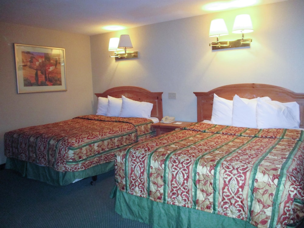 Deluxe Room, 2 Double Beds, Non Smoking, Refrigerator & Microwave photo 1