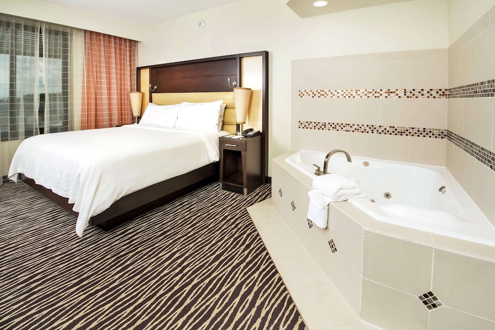 Suite, 1 King Bed, Jetted Tub - Photo 2