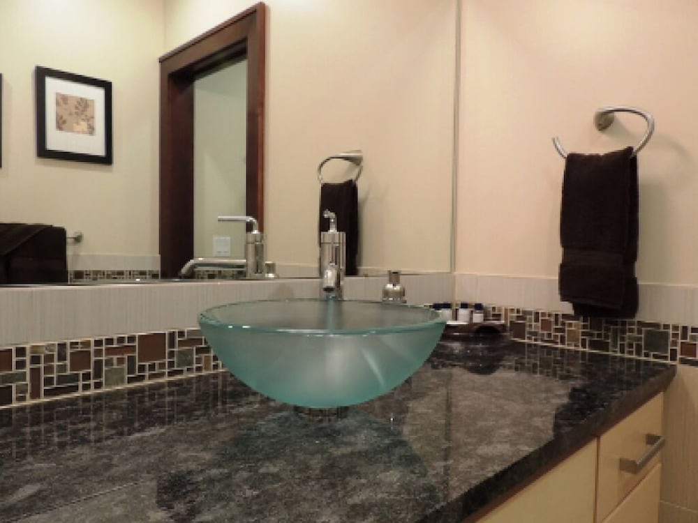 Luxury Suite, Private Bathroom (The Macatawa) photo 2