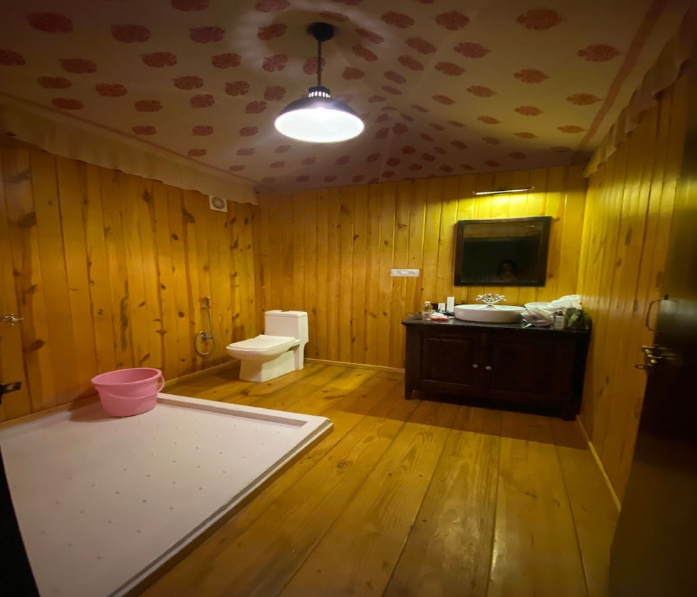 Wooden Suite With Mountain View photo 3