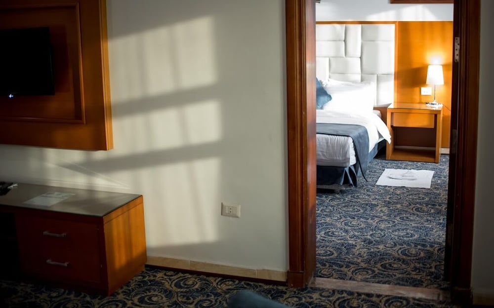 Junior Suite thumbnail 6
