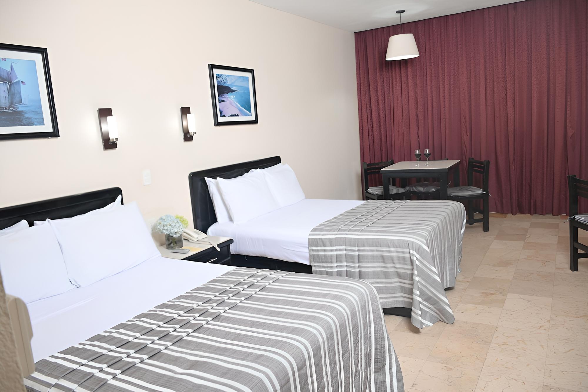 Standard Room with Balcony - Photo 9