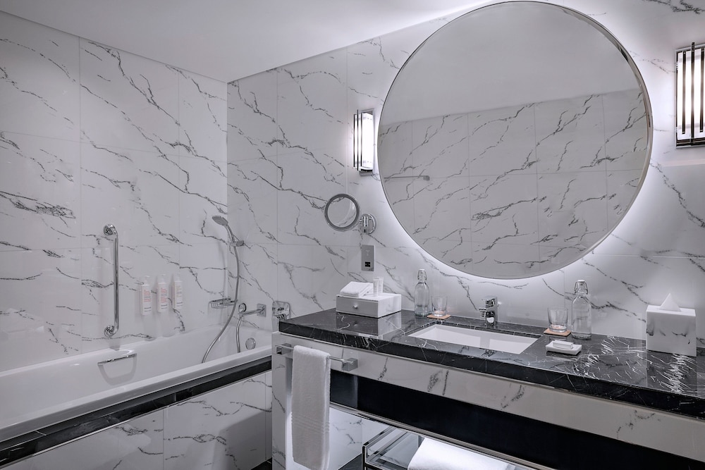 Grand Deluxe Room with 2 Double Beds and Partial Sea View Private Balcony, Direct Access to Beach