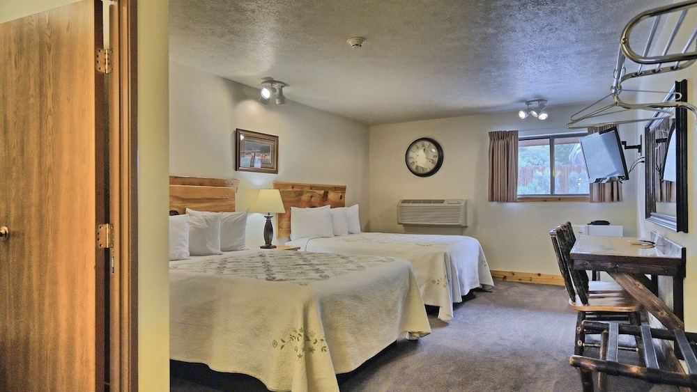 Standard Room, 2 Queen Beds, Non Smoking photo 1