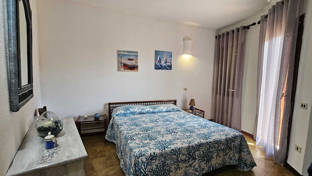Traditional Condo, 2 Bedrooms, Ground Floor