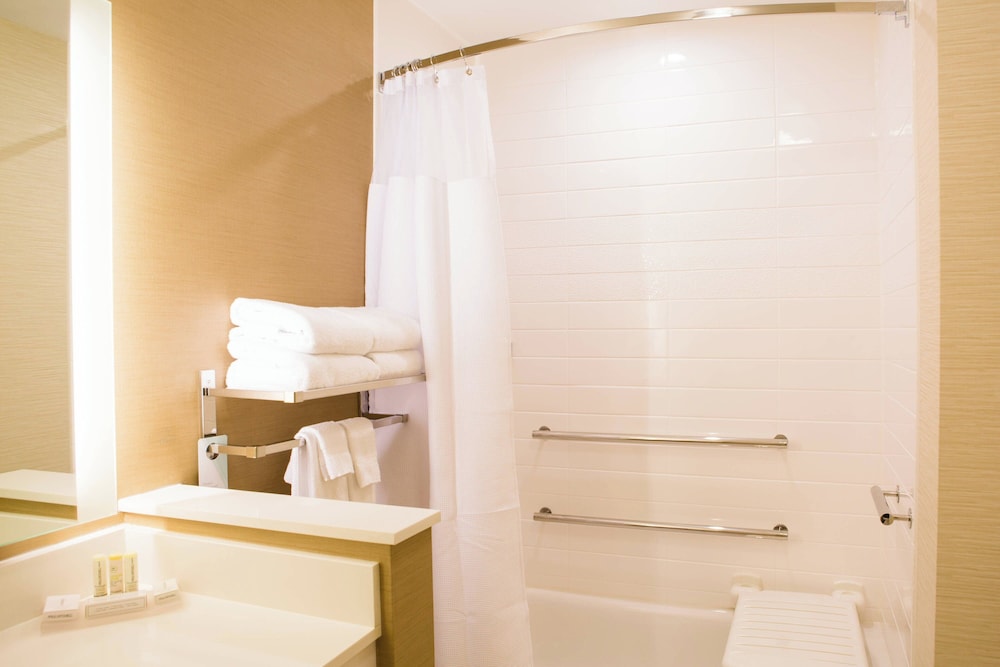 Room, 2 Queen Beds (Mobility Accessible, Tub) photo 2