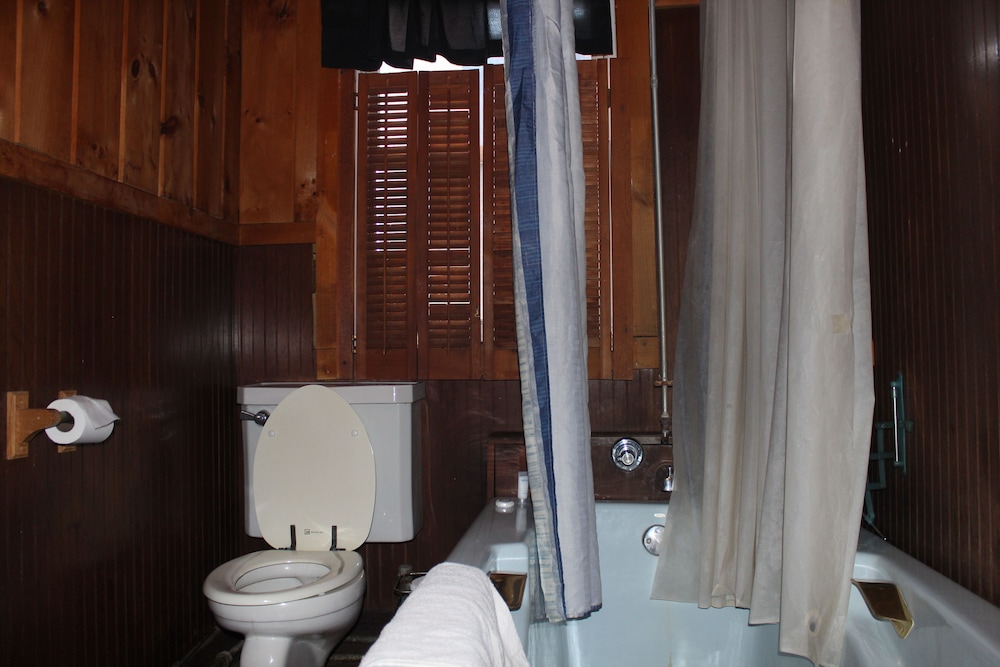 Standard Room, 2 Queen Beds photo 2