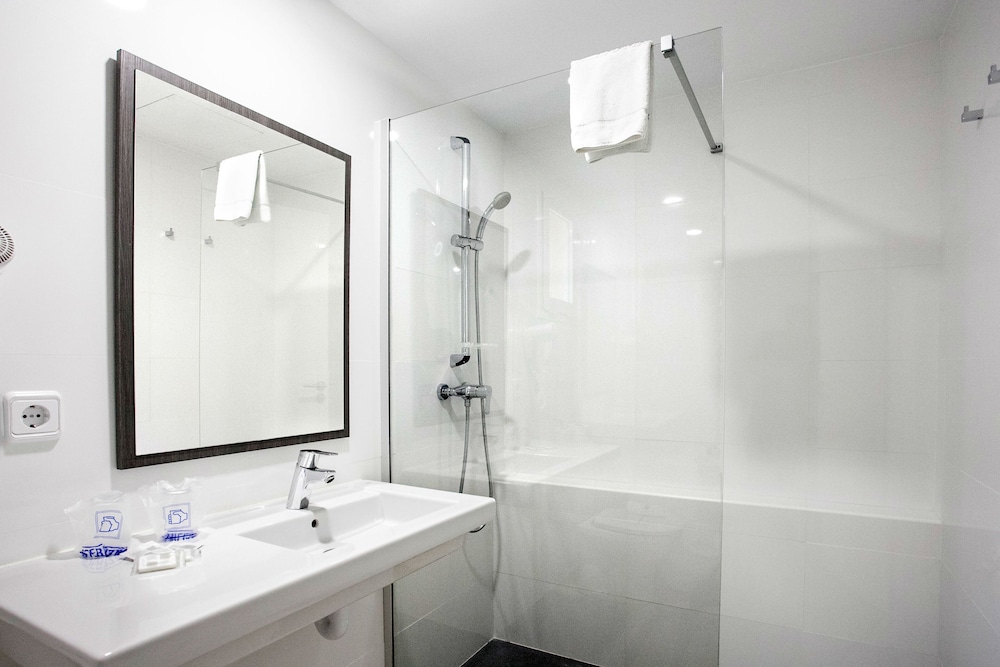 Standard Double Room - Photo 2