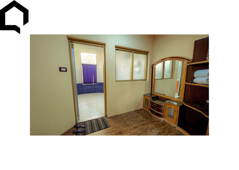 Deluxe Room, Private Bathroom, City View photo 2