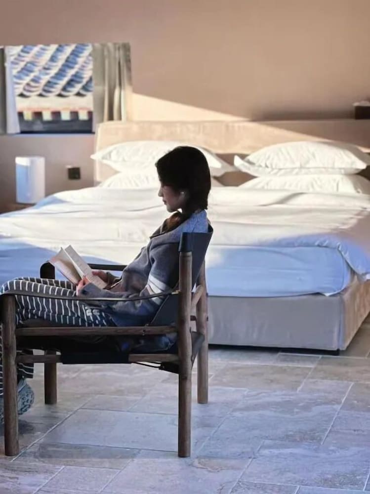 Romantic Studio Suite, Courtyard View photo 3