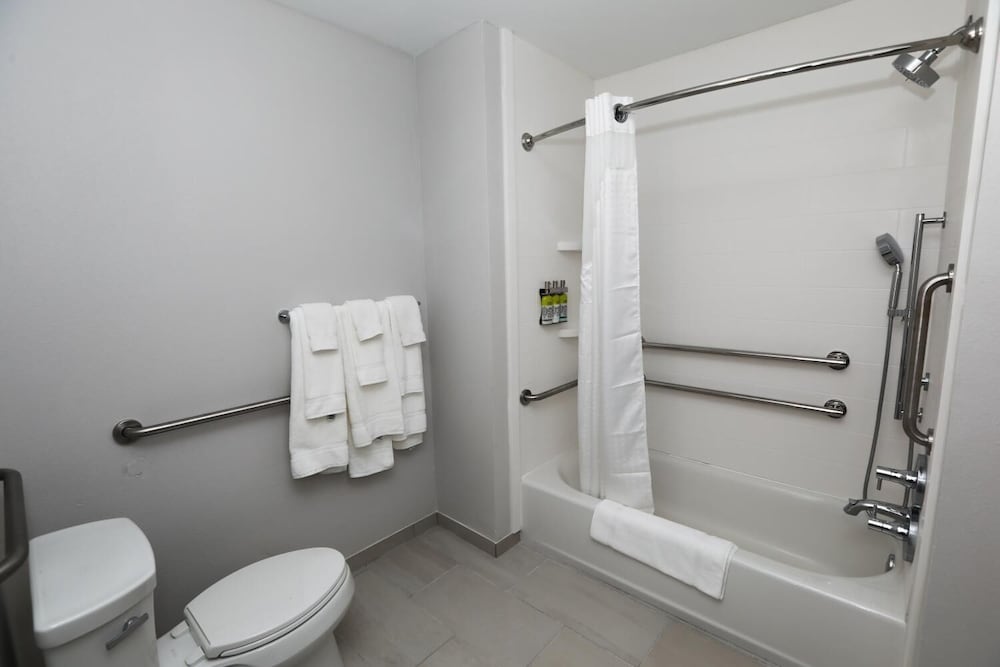 Standard Room, 2 Queen Beds, Accessible (Communications, Mobility, Access Tub) - Photo 4