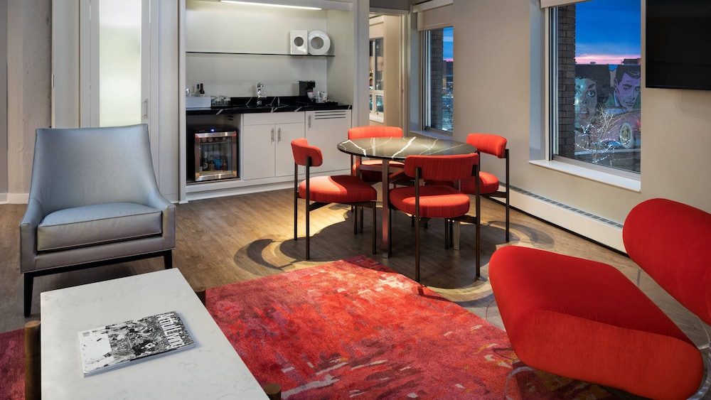 Suite (Hennepin) - Photo 2