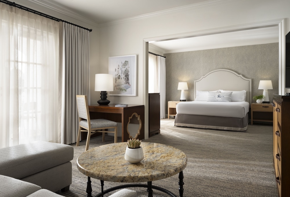 Family Suite (1 King and 2 Queens) - Photo 3