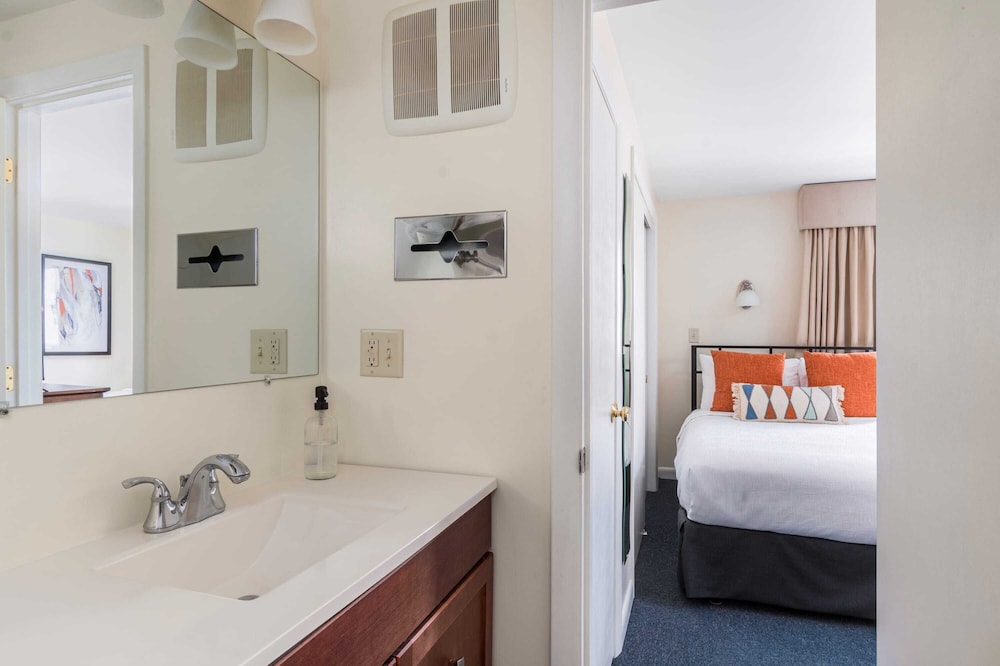 Double Double Suite - Photo 9