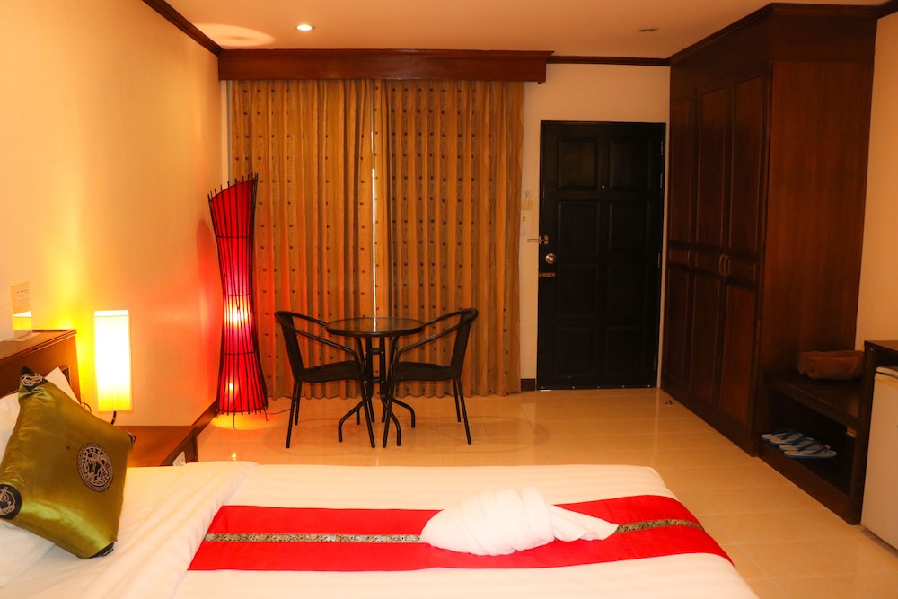 Deluxe Villa, Poolside - Photo 6