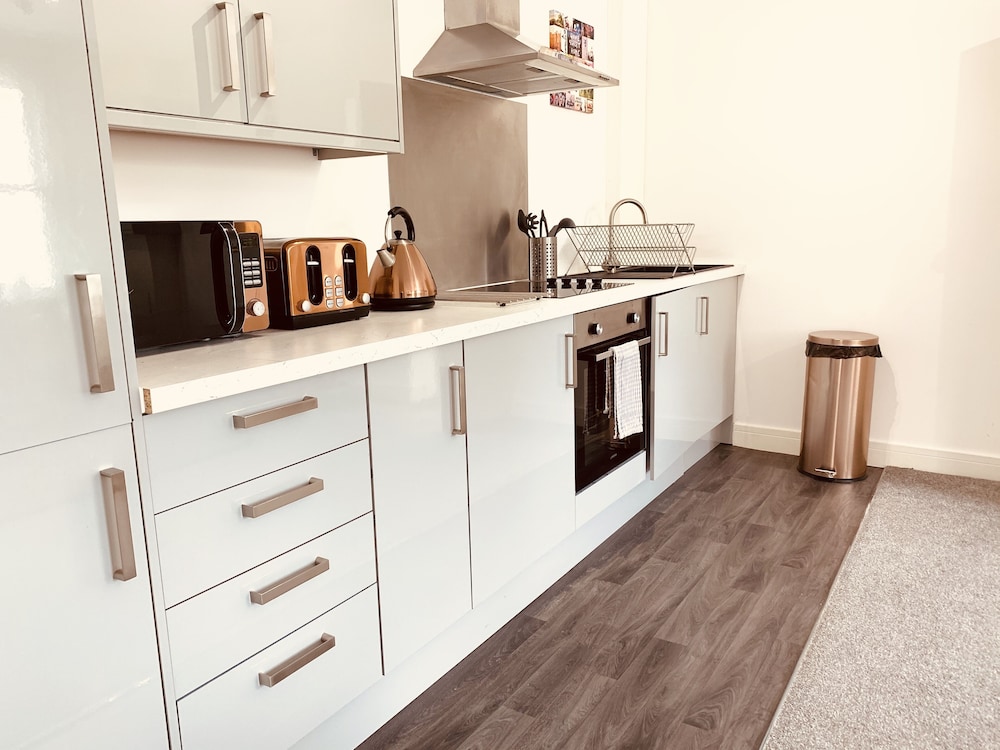 Classic Apartment, 2 Bedrooms, Ground Floor photo 3