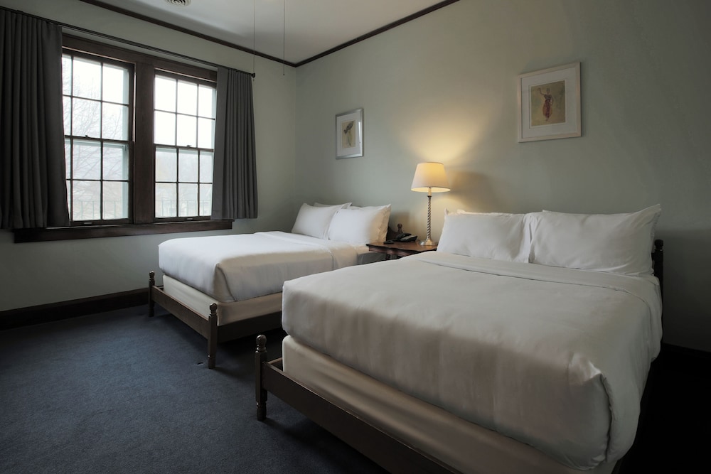 Historic Hotel (Accessible by Stairs) - One Double One Twin photo 1