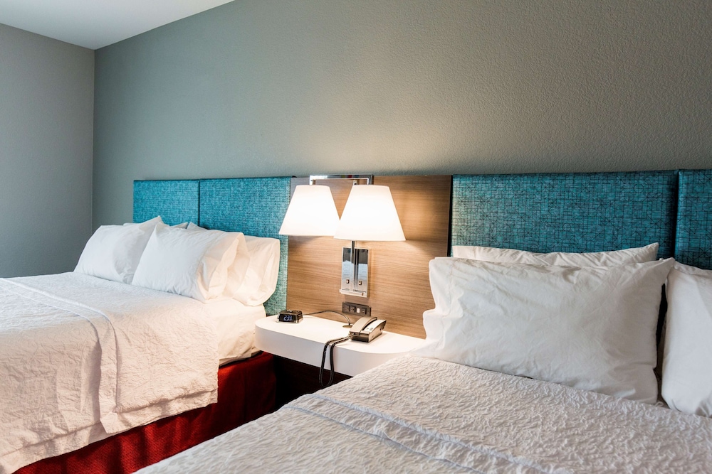 Room, 2 Queen Beds, Accessible, Bathtub photo 2
