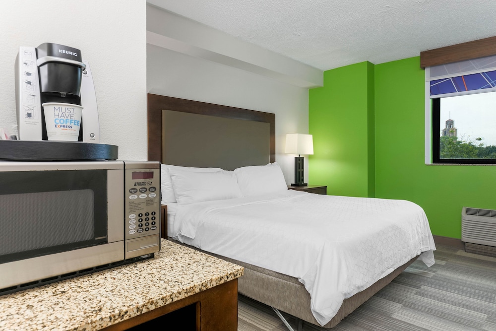 Standard Room, 1 King Bed, Accessible, Non Smoking (Communications) - Photo 3