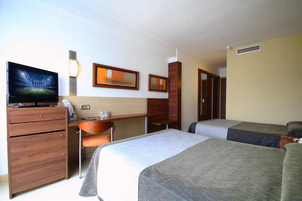 Standard Quadruple Room (2+2) - Photo 3