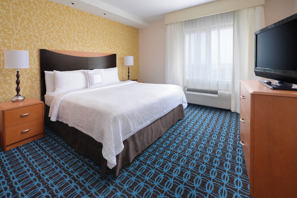 Suite, 1 King Bed with Sofa bed (Mobility Accessible, Tub)
