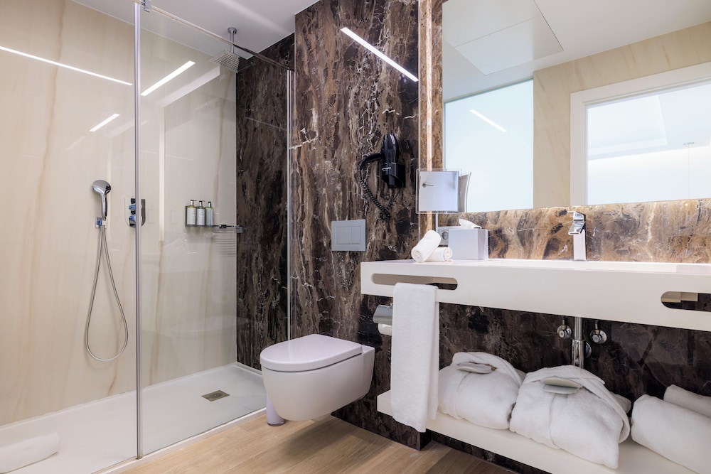 Deluxe Room, Jetted Tub, Sea View - Photo 16