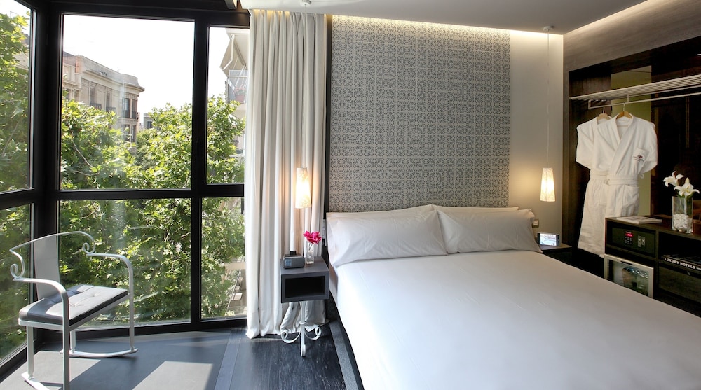 Superior Double Room Single Use, 1 King Bed photo 3