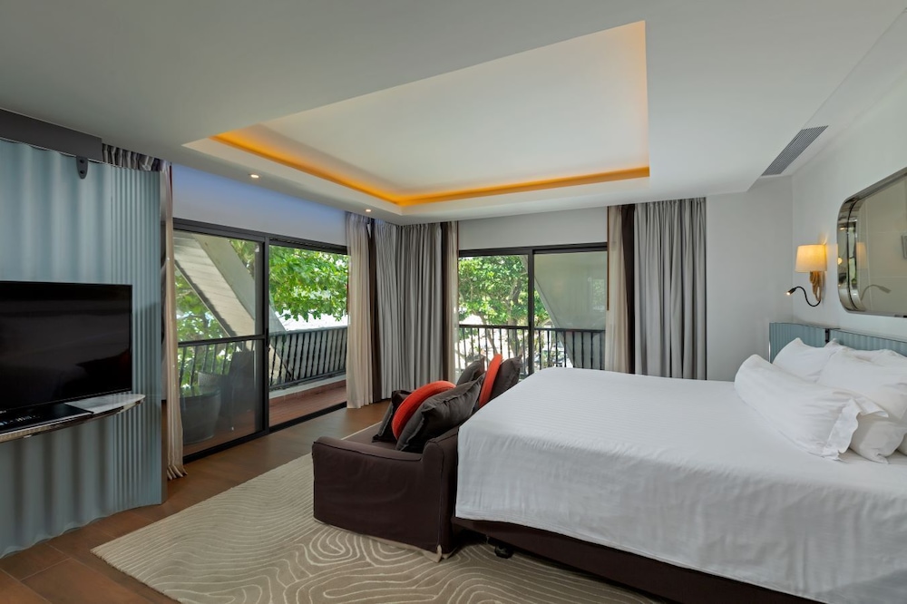 Suite, Beachfront - Photo 1