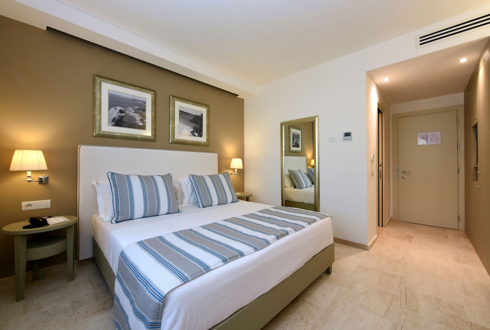 Classic Double or Twin Room, Garden View - Photo 3