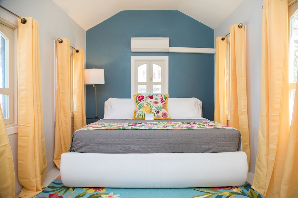 Panoramic Room, 1 King Bed, Balcony, Sea View (Aunt B)