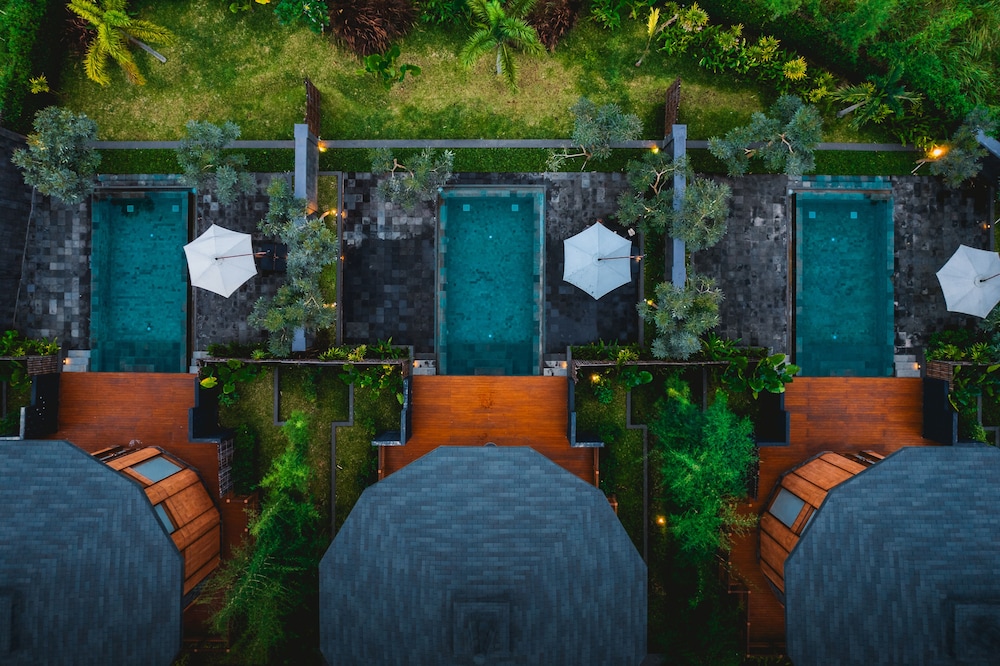 Executive Stupa Villa Pool - Photo 7