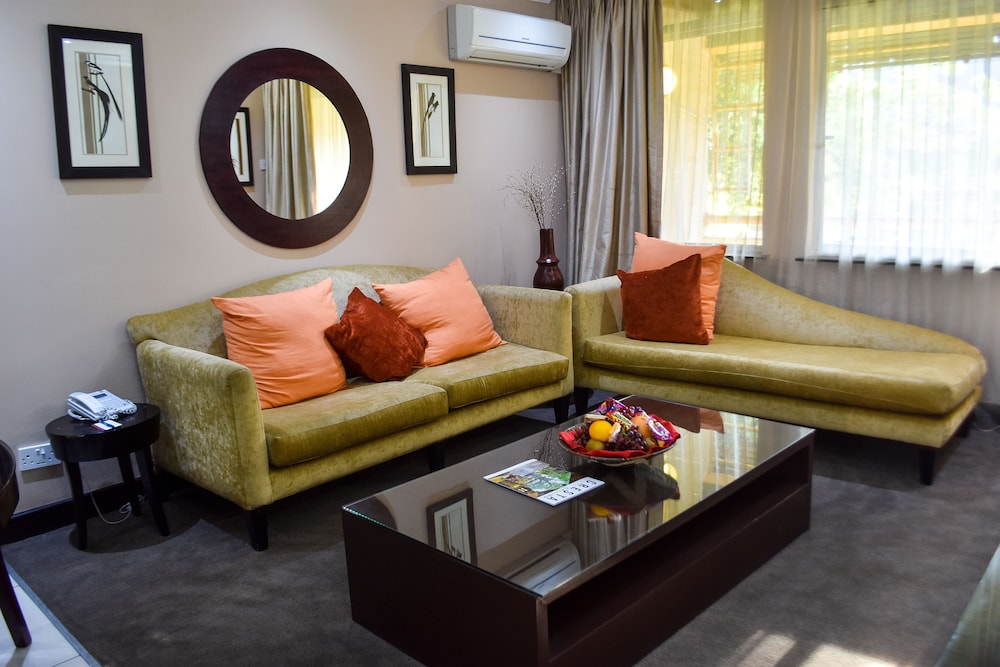 Superior Room, 1 King Bed, Garden View