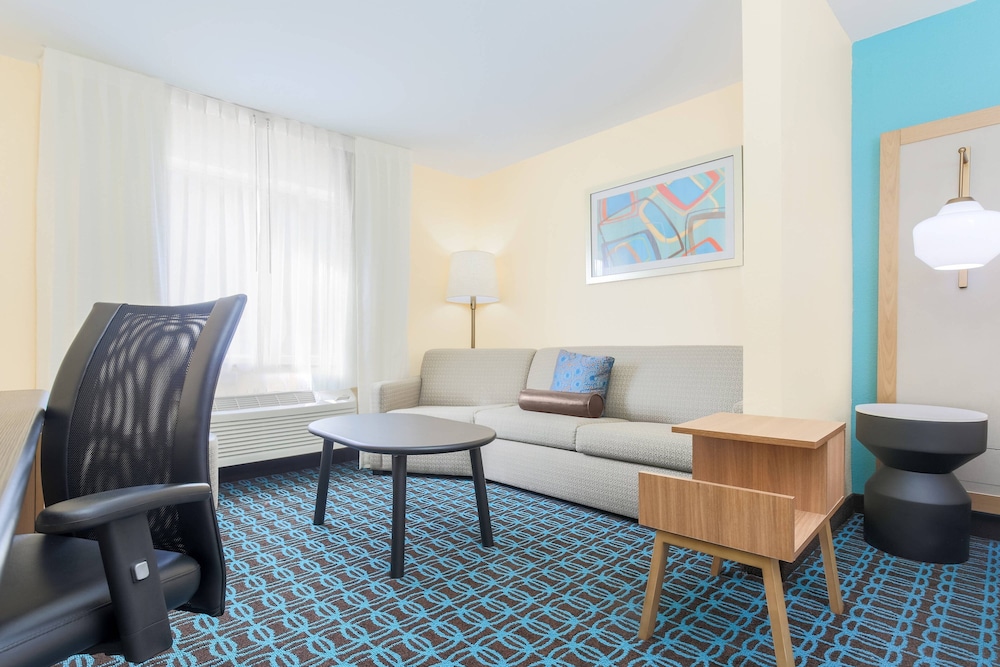 Executive Suite, 1 King Bed with Sofa bed - Photo 2