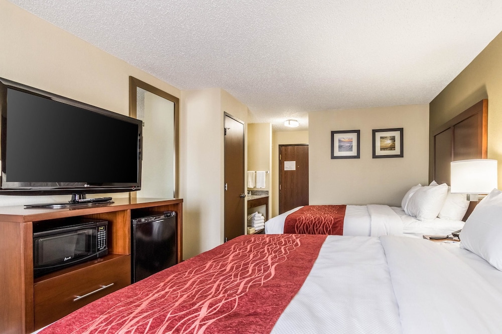 Standard Room, 2 Queen Beds, Non Smoking - Photo 6