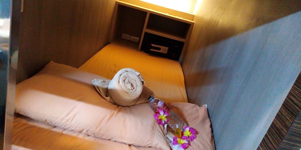 Male Dormitory Room photo 2