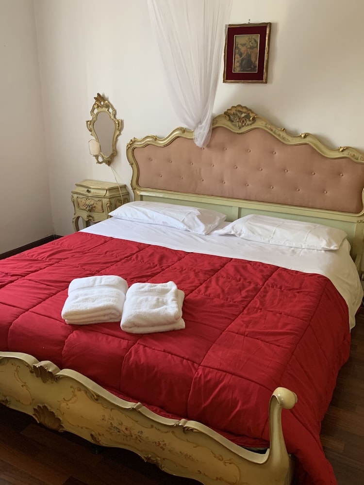 Superior Double Room, Shared Bathroom, City View photo 1