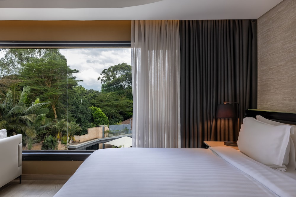 Standard Suite, 1 King Bed (Junior Suite) photo 3