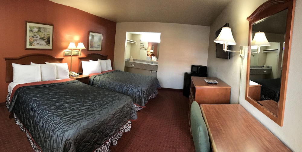 Standard Room, 2 Queen Beds photo 1