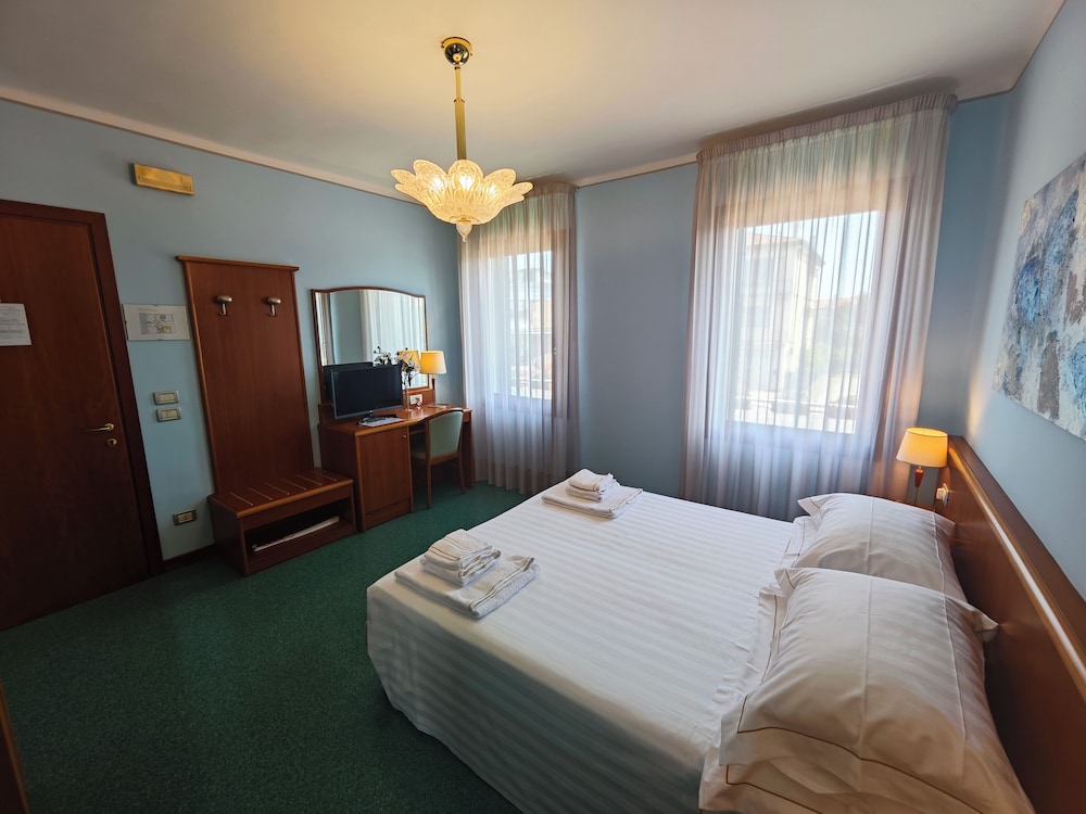 Double or Twin Room photo 2