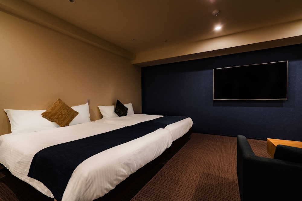 Club Suite, Multiple Beds, Kitchen, City View