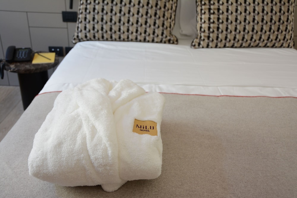 Deluxe Double Room, Balcony thumbnail 5