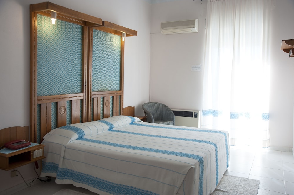 Superior Triple Room, Sea View photo 3