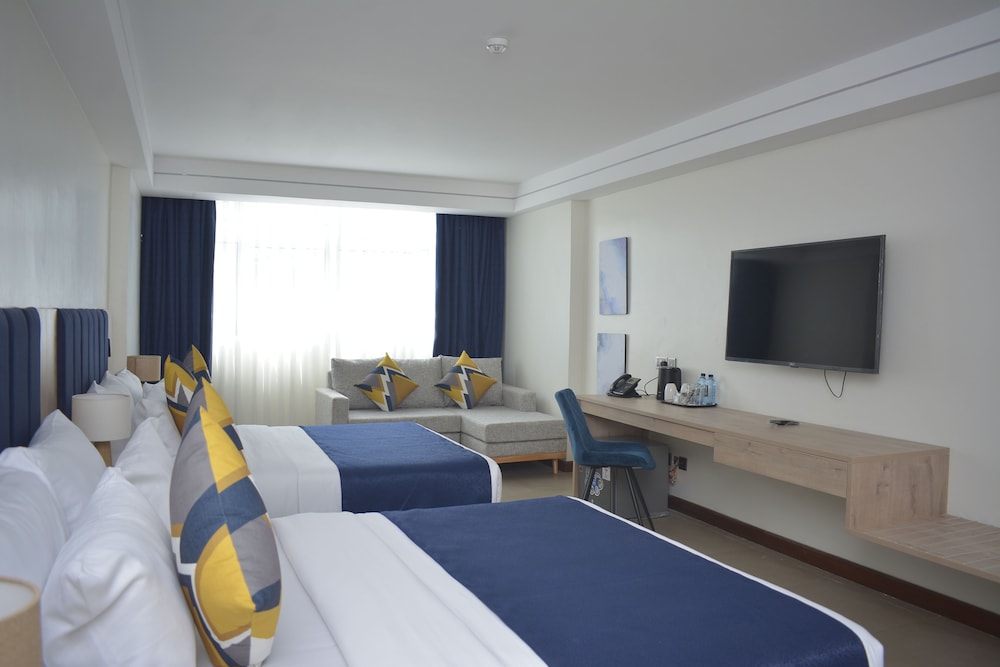 Suite - Photo 3