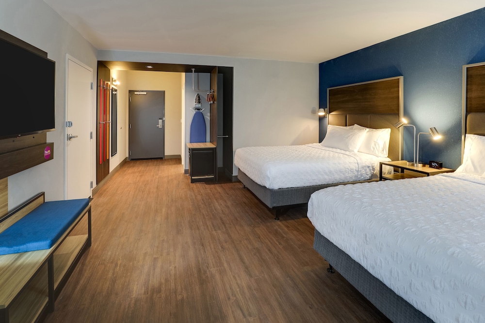 Room, 2 Queen Beds, Accessible (Roll-In Shower) - Photo 2