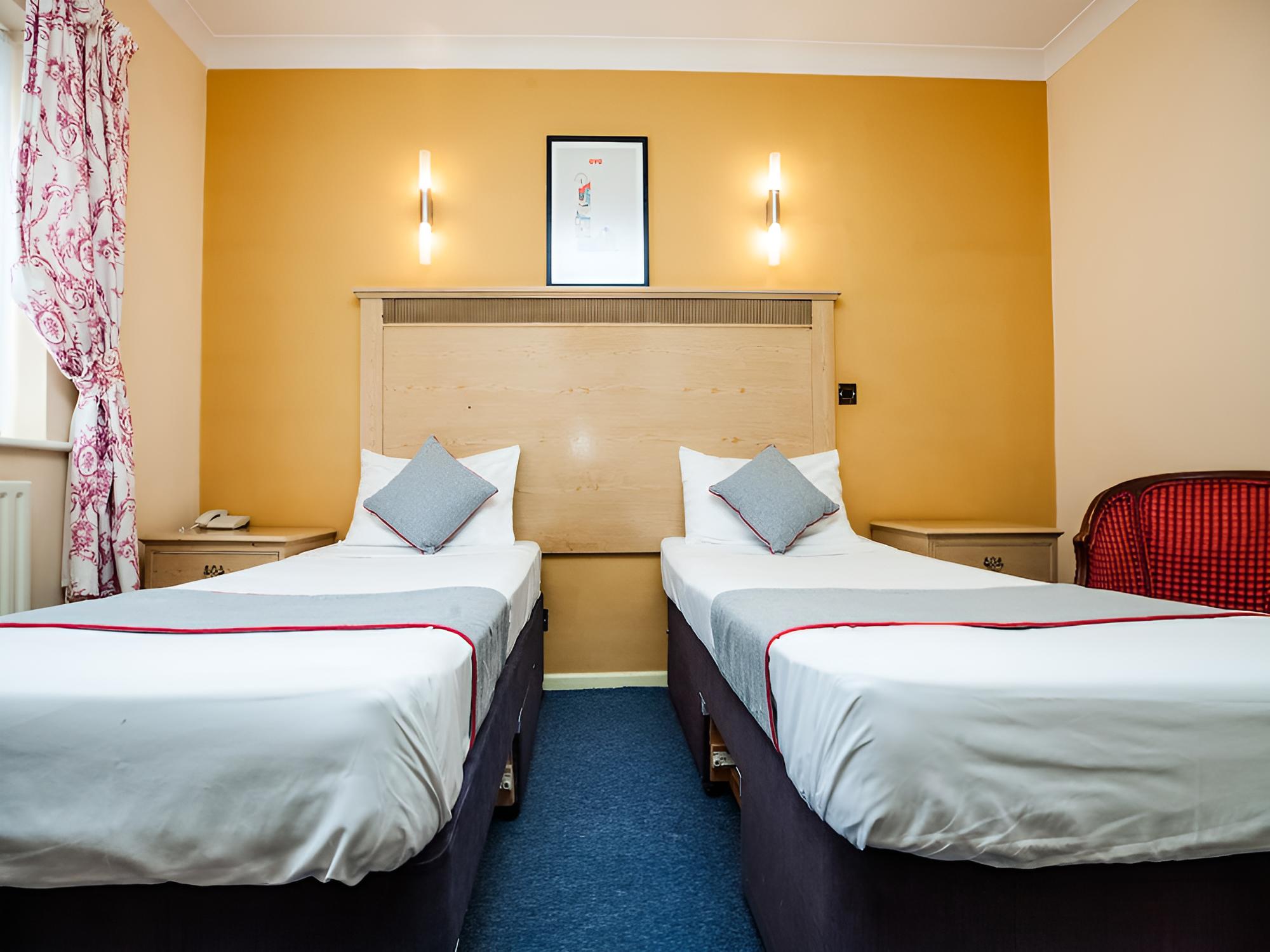 Standard Twin Room photo 2