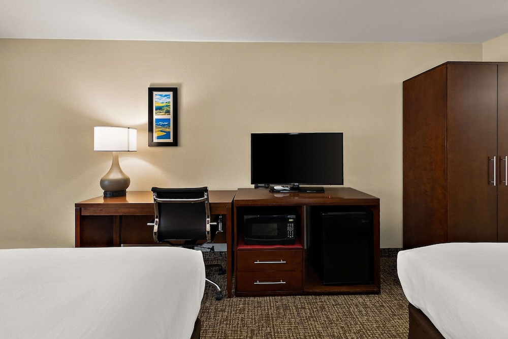 Family Suite, 2 Queen Beds, Non Smoking - Photo 3