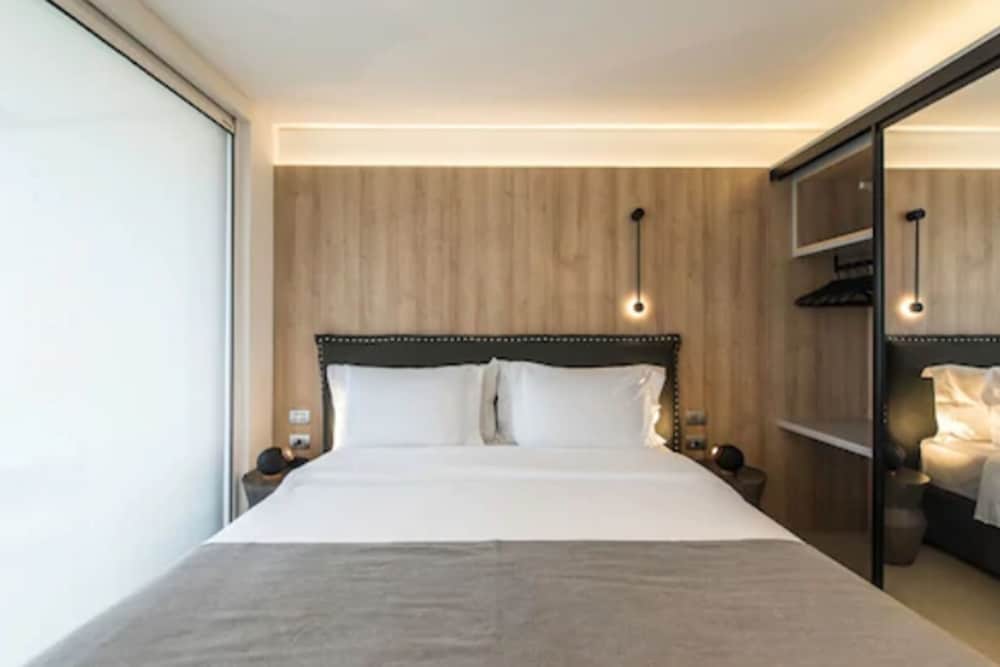 Luxury Suite - Photo 1
