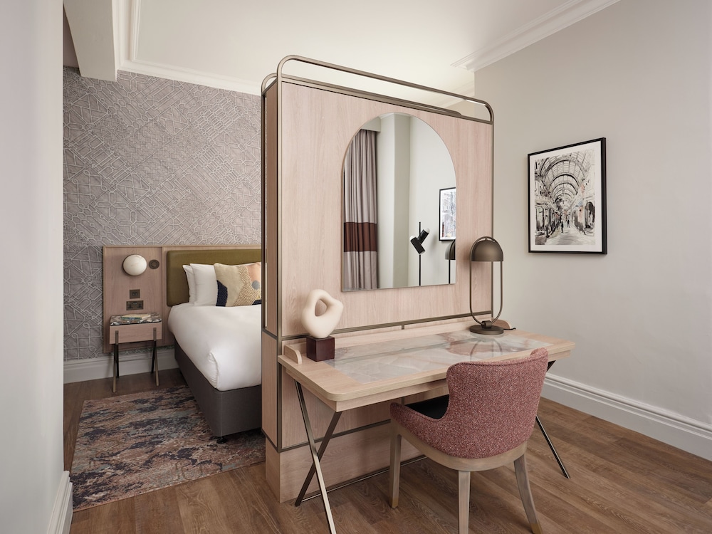 Newly Refurbished Suite - Photo 8