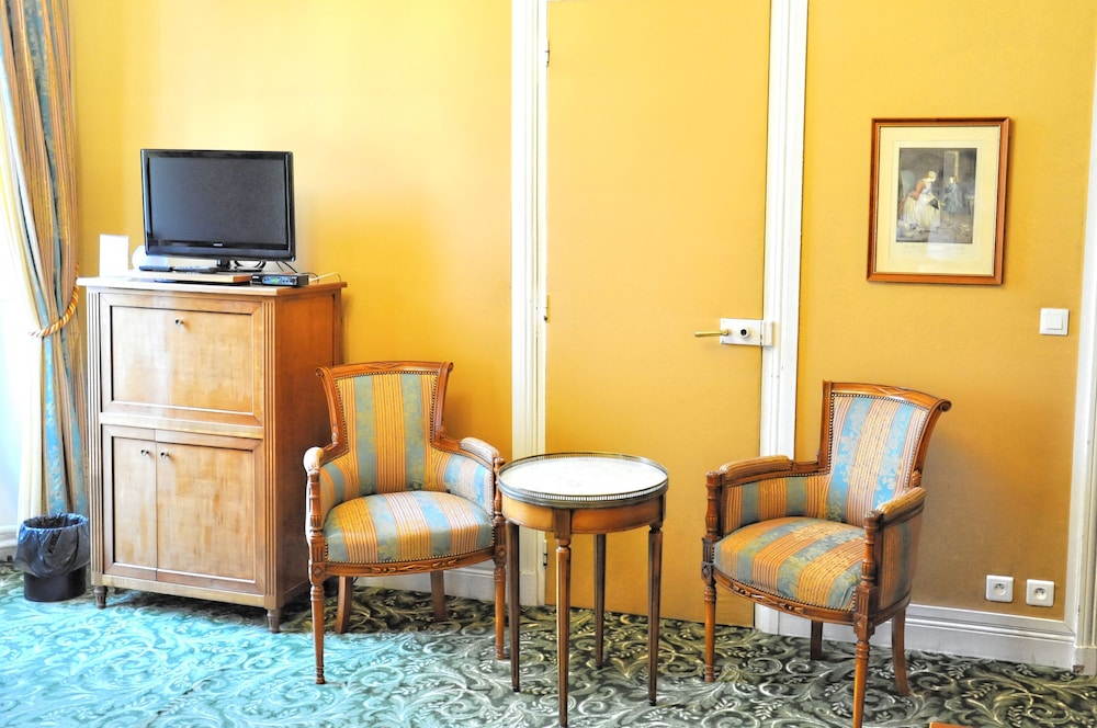 Deluxe Double or Twin Room, Ensuite photo 3