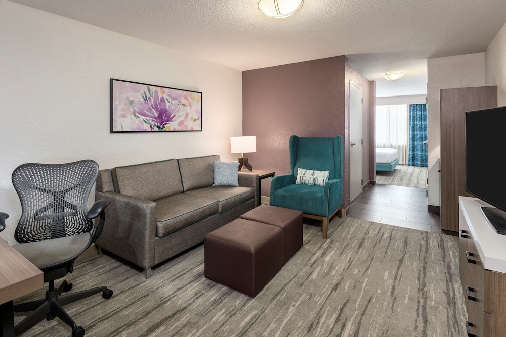 Jr. Suite, 1 King Bed, Non Smoking - Photo 1